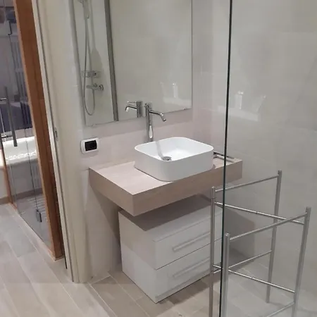 Il Leone Rosso Over The Hills Of The Trabocchi *