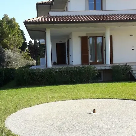 Il Leone Rosso Over The Hills Of The Trabocchi *