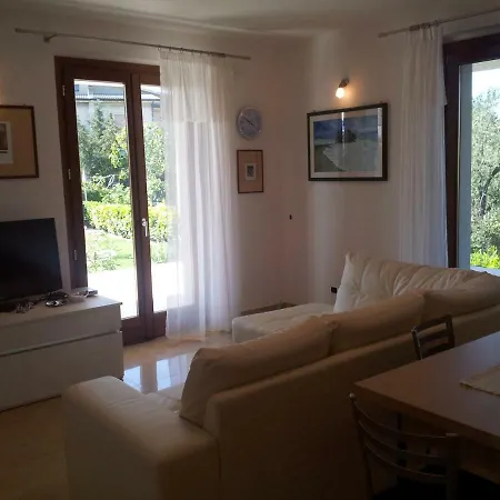 Il Leone Rosso Over The Hills Of The Trabocchi *