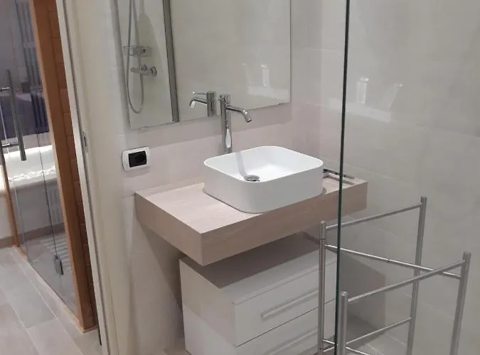 Il Leone Rosso Over The Hills Of The Trabocchi *