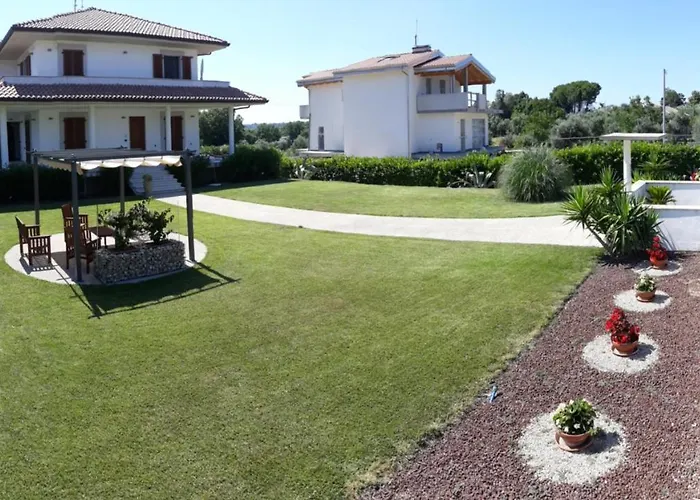 Il Leone Rosso Over The Hills Of The Trabocchi Сан-Вито-Кьетино